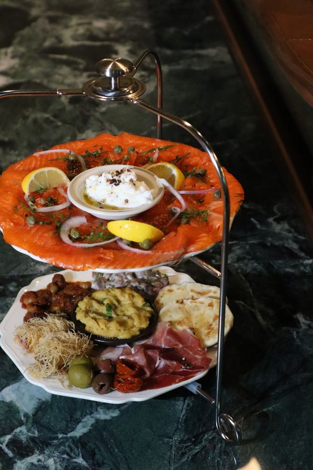 Table reservation with MEZE stand