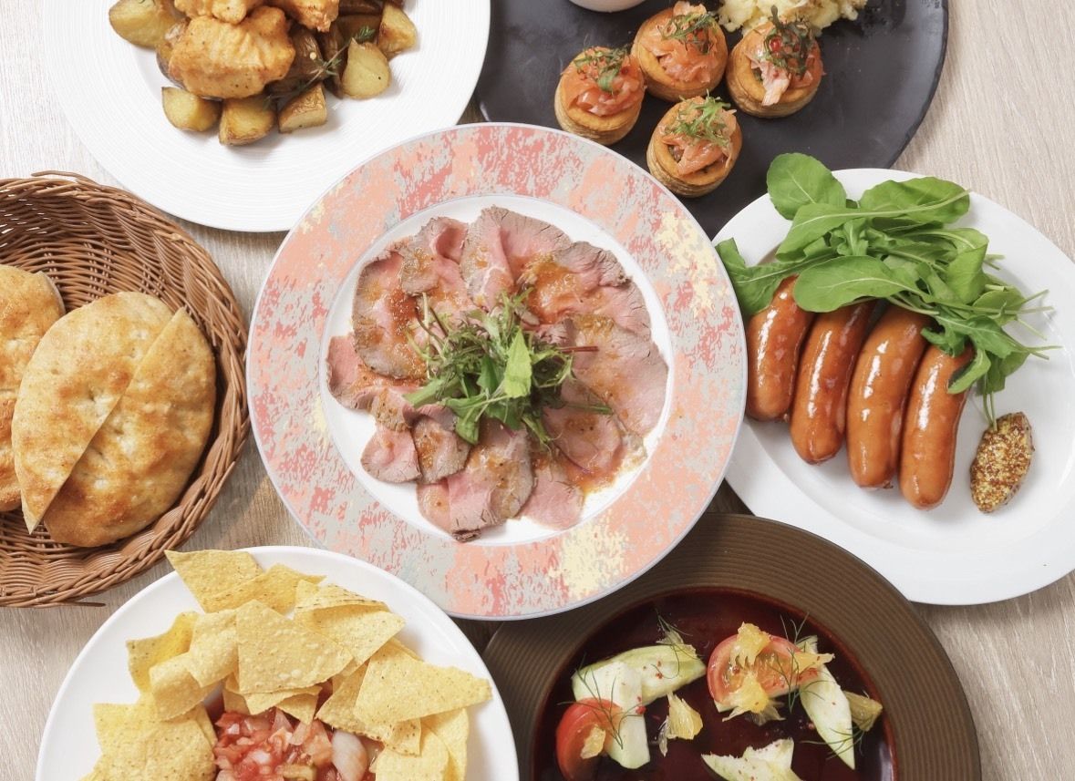 [Summer Beer Hall Plan] Double main course of barley-fed beef roast beef and juicy sausage! Summer-only, summer-filled plan ◆ Complimentary "Special Original Mojito" with your first drink!