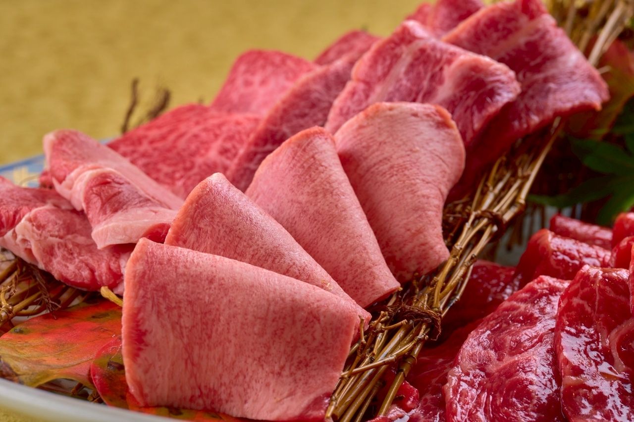 Lunch-exclusive: New “Today’s Grilled Meat Only Set PREMIUM” Today is Meat Day! We’ve prepared a special set for such a day. It includes 9 carefully selected pieces of grilled meat!