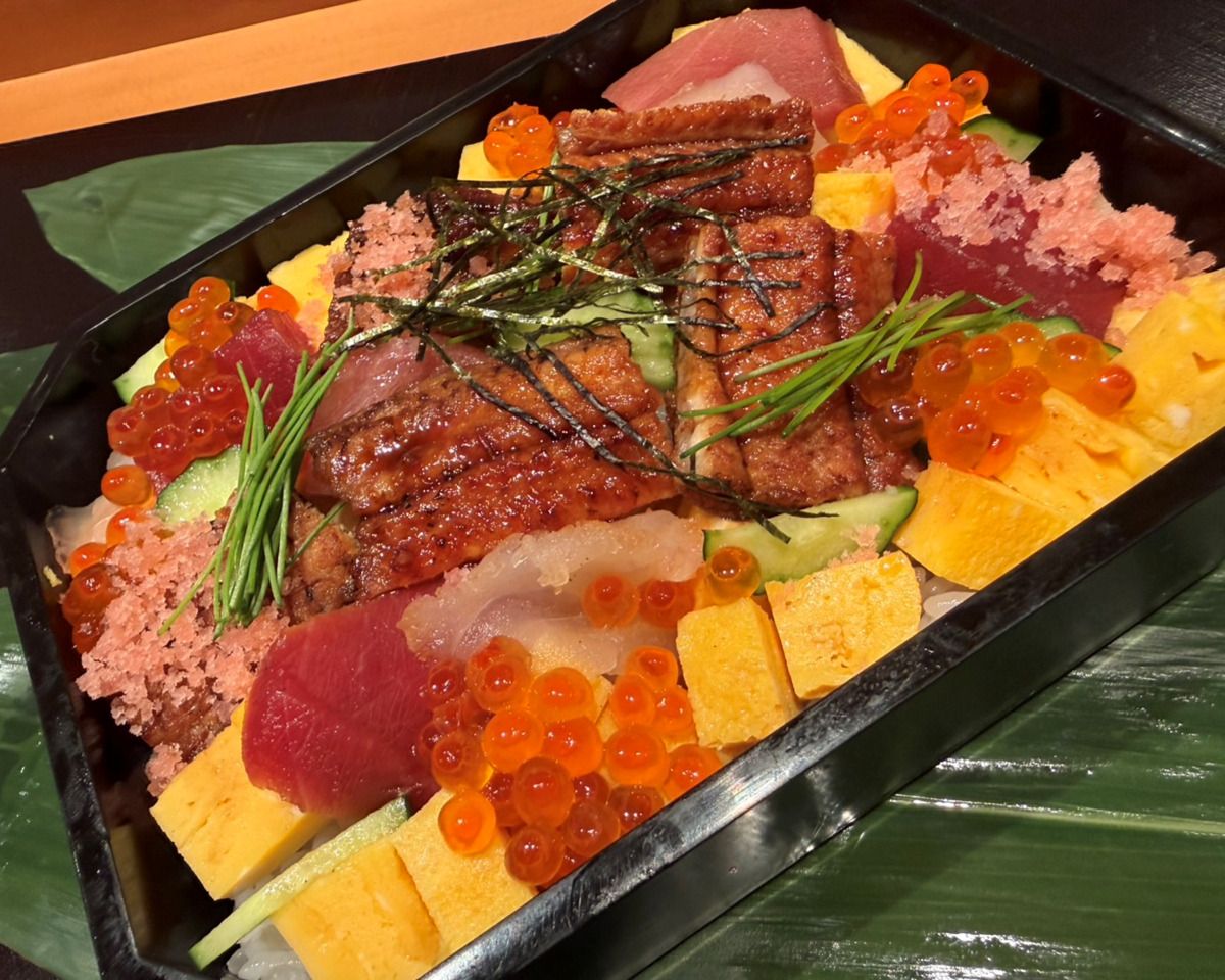 土用の丑！ 鰻ちらしランチ(小鉢・赤出汁・デザート付き)