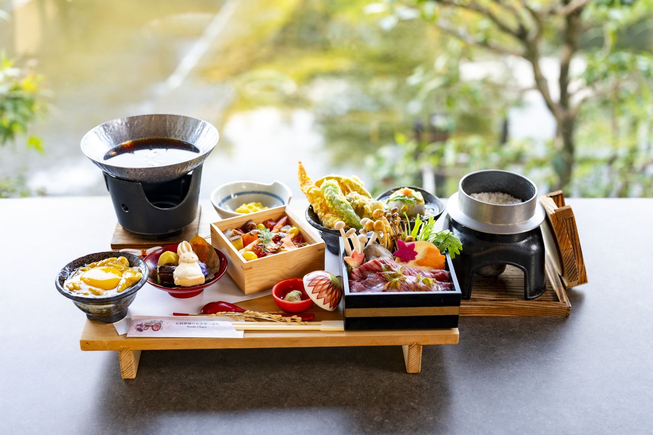京丼五種食べ比べ膳~和牛と旬野菜　月見すき焼き鍋~（秋ver./2026.9月1日～）