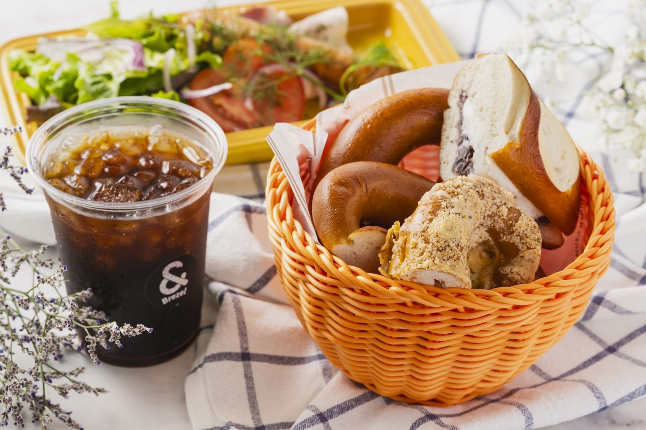 All-you-can-eat pretzel lunch 🥨 + Choice of Drink