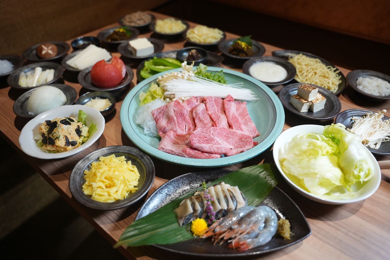 晩夏の黒毛和牛祭り　通常価格￥11,000→特別価格7,700／下村黒毛和牛すき焼き又はしゃぶしゃぶ＆黒毛和牛オイル焼食べ放題(24種類全品)