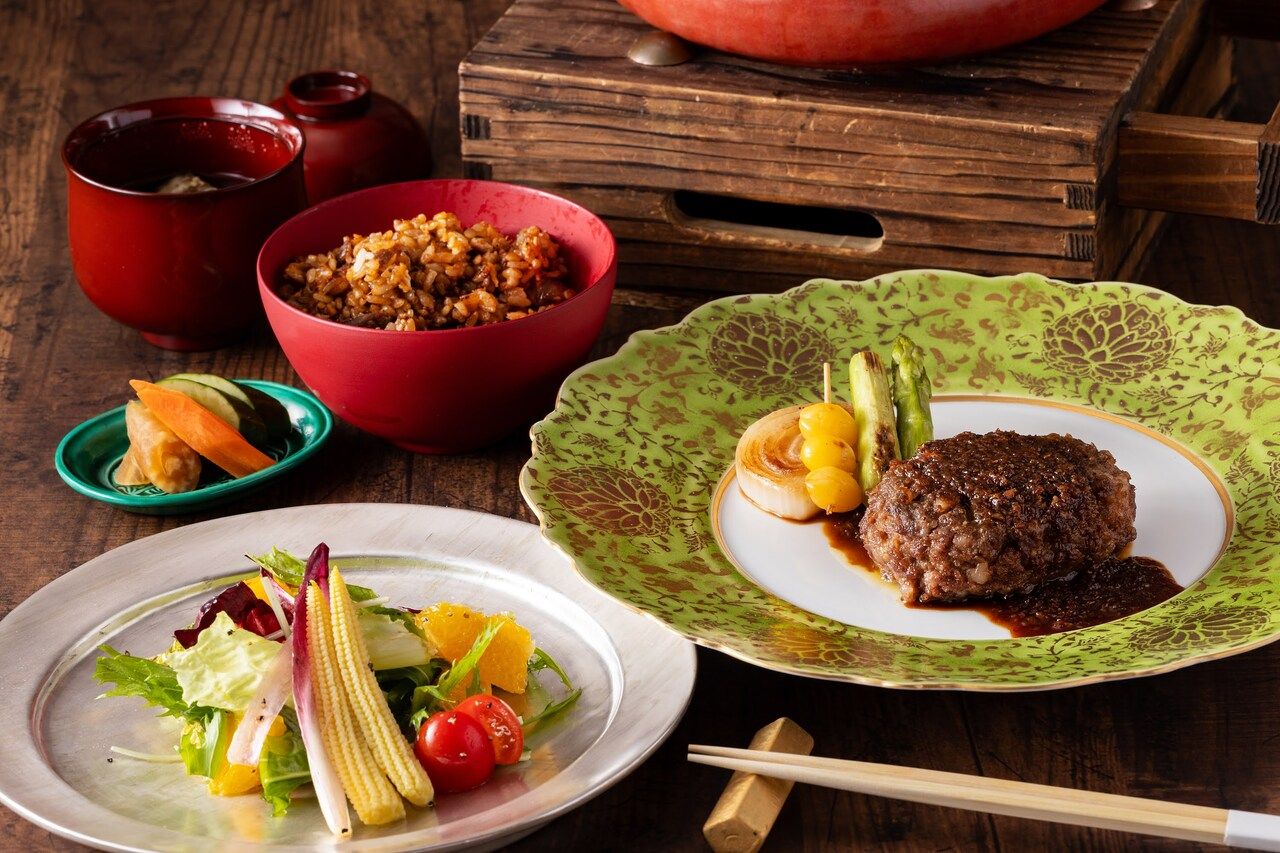 [Lunch/Weekdays only] Signature foie gras hamburger
