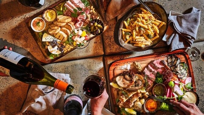 Cafe & Dining Zelkova