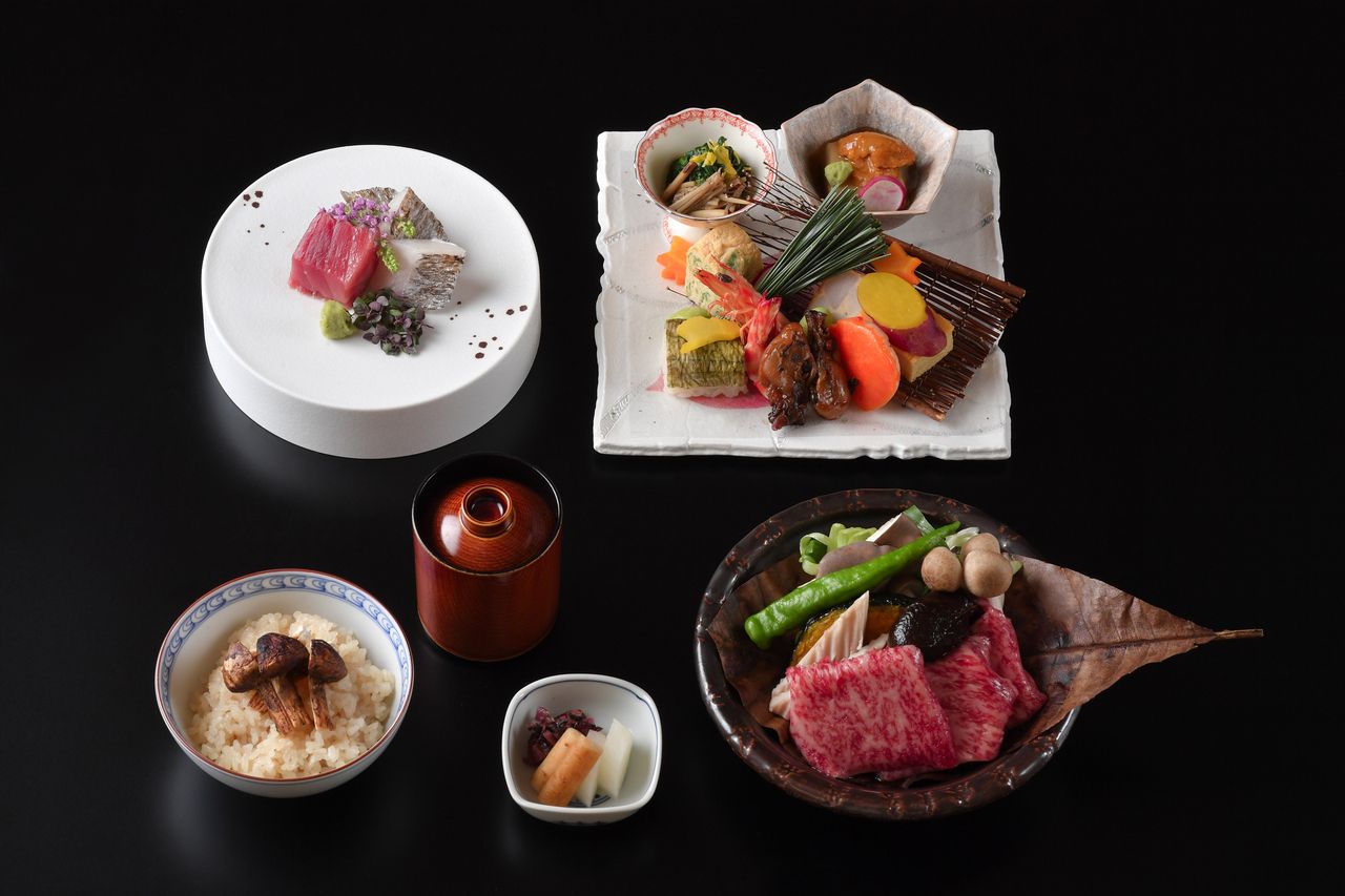 9月10月会席　【一人ひと鍋】黒毛和牛朴葉味噌焼きと松茸御飯　9,350円