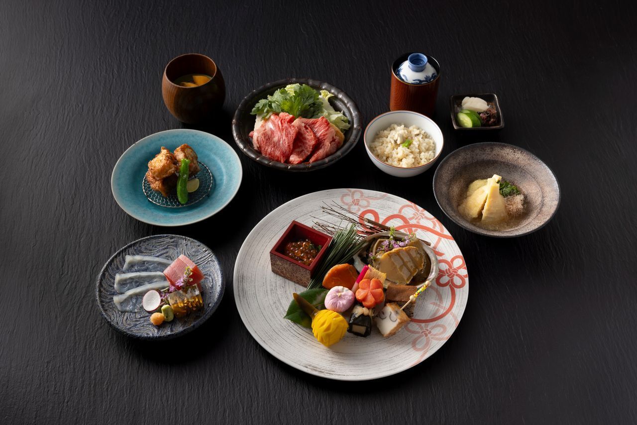 一人ひと鍋　黒毛和牛すき焼きとふぐ会席　13,200円