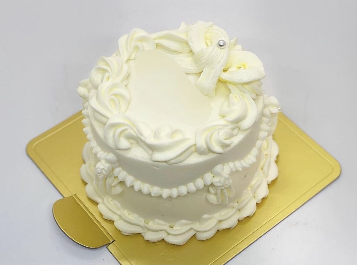 ホールショートケーキ（フリル）：直径9cm（1〜2人用）