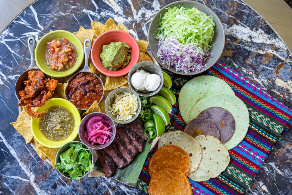 [Standard course with popular classics and hand-rolled tacos] 3,800 yen (3 people and up)