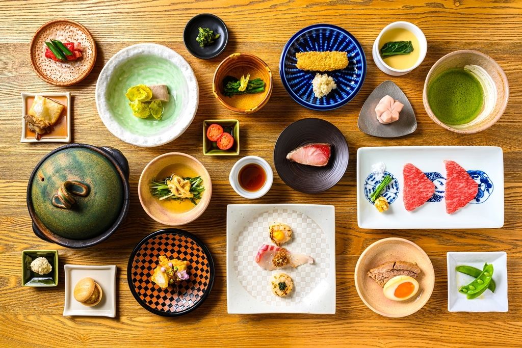 エマニュエル・リヴァ オマージュ ～賛辞～　月で替わるRIVAのスペシャリテ　めくるめく変化をお楽しみください