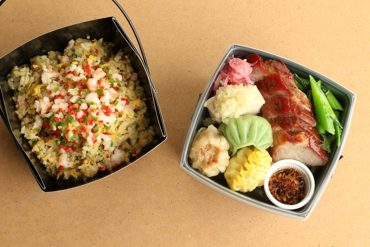 自慢の焼き立て窯焼きチャーシューと炒飯入り二段香港BOX