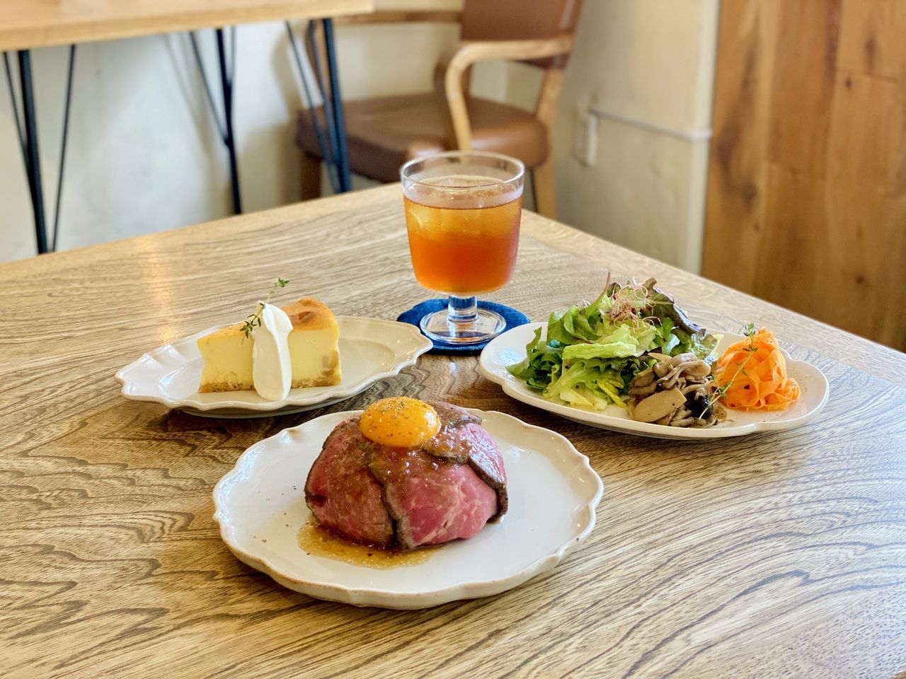 【休日ランチ限定‼︎】自家製ローストビーフコース+ケーキとドリンク2杯付！