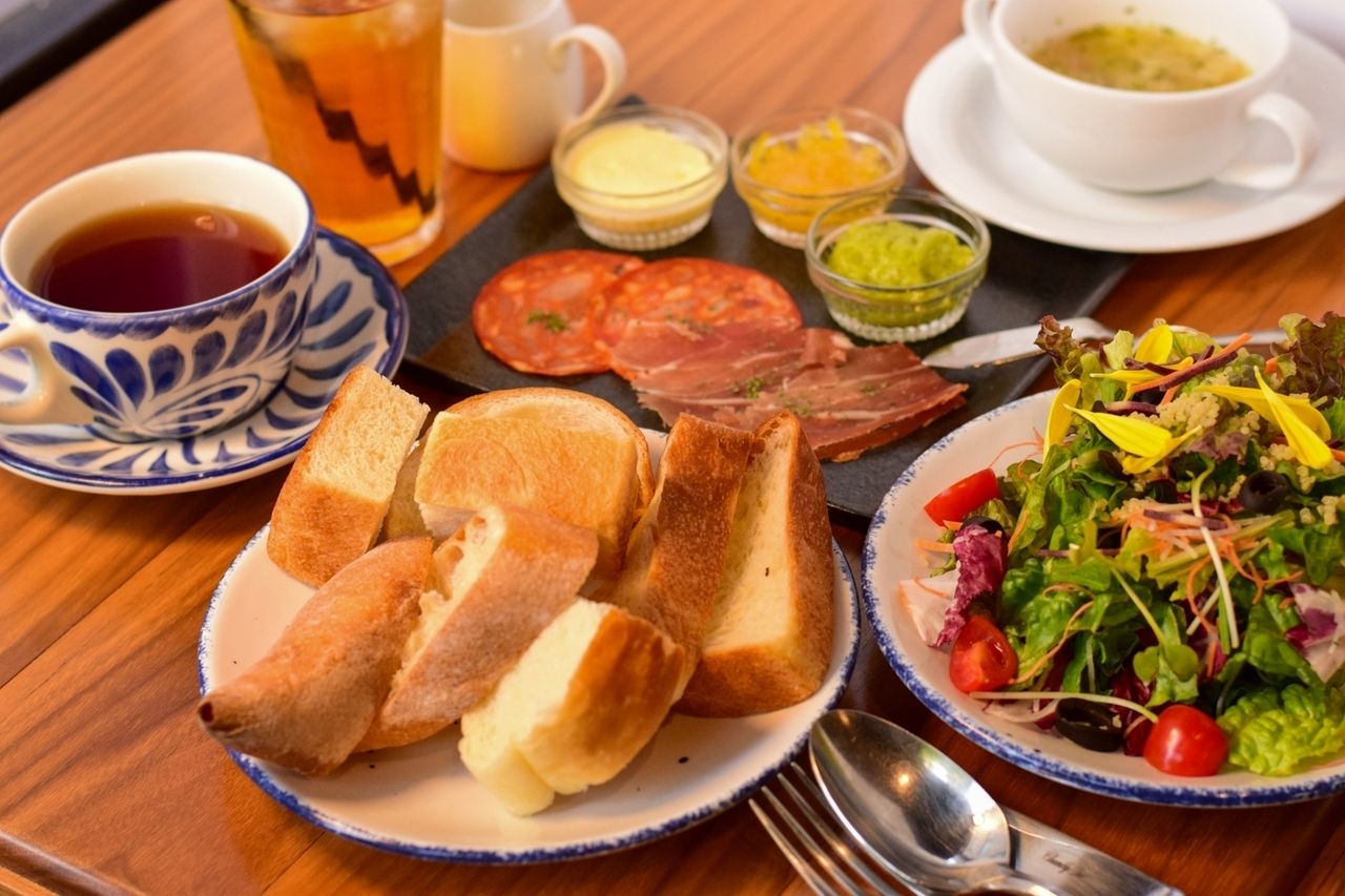 【8/9-17祝日モーニング】TINY BREAD 朝食パン食べ放題(90分・サラダ・ドリンク付)