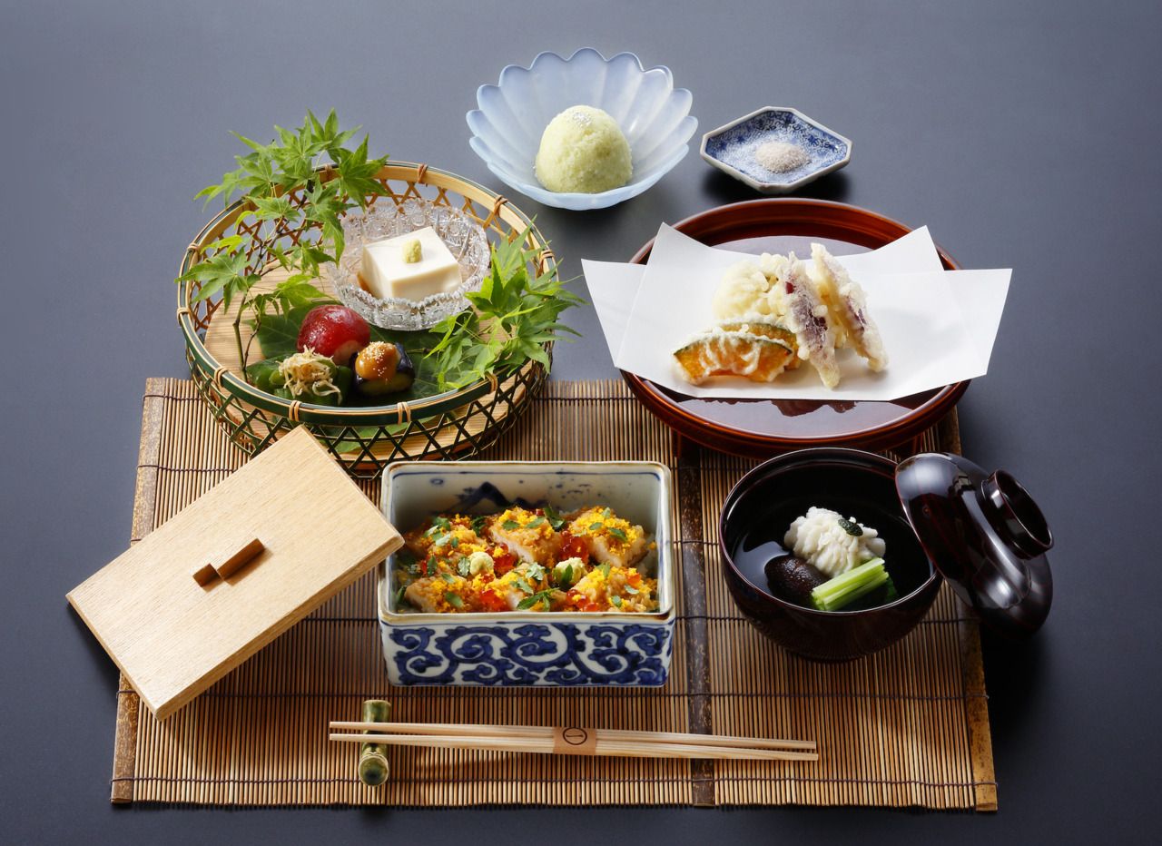 【Lunch / Seating Assigned by Restaurant】Hamo Tempura, Steamed Hamo Sushi, and More (Summer Only)