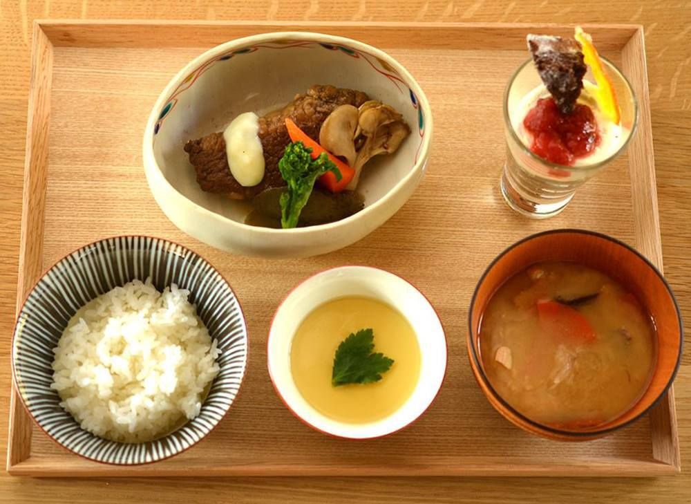 休日限定 お子さま定食　1900円【牛柔煮】