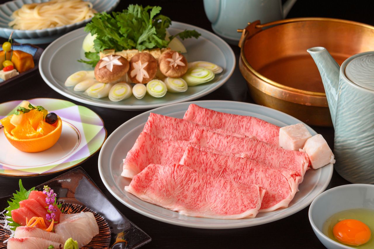 【嚴選黑毛和牛松懷石套餐】黑毛和牛西冷牛排 - 壽喜燒 or 涮鍋 or 牛排 13,200日元 → 11,000日元 ☆ 有包間