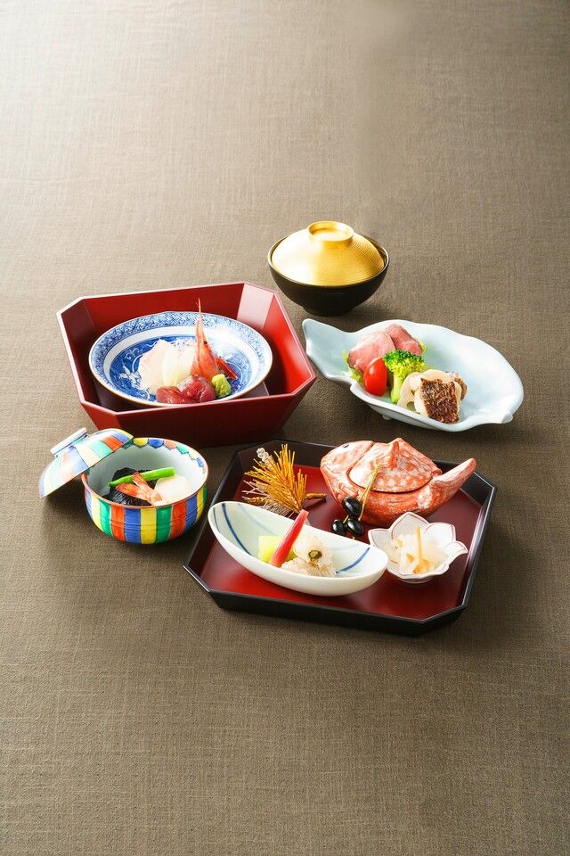 お祝・お顔合せプラン　蓬莱-ほうらい-　二段重・吸物など6品の会席※事前ご予約