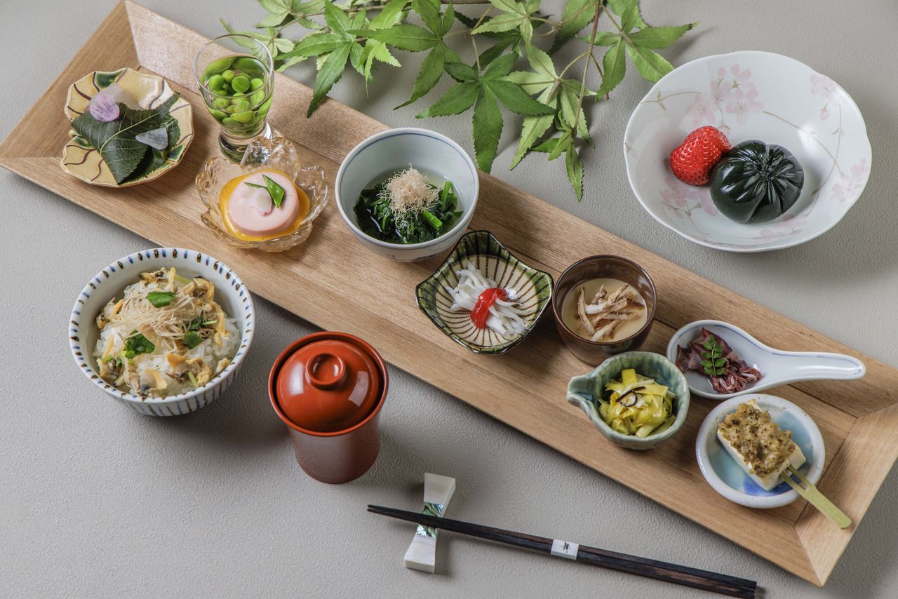 [Online & Weekdays Only] 24 Solar Terms Small Dish Set + One Drink