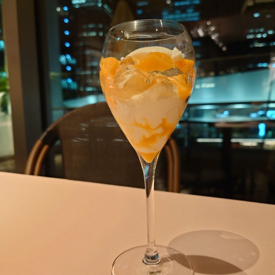 【ランチ平日限定パフェ】前菜,パスタ,メインディッシュ,パフェ全4品 4,900円