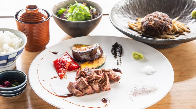 牛排和汉堡午餐