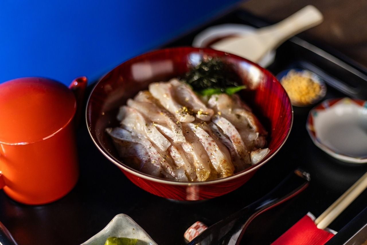 [Limitado a 5 comidas al día] Nodoguro Don crudo (tamaño mediano)