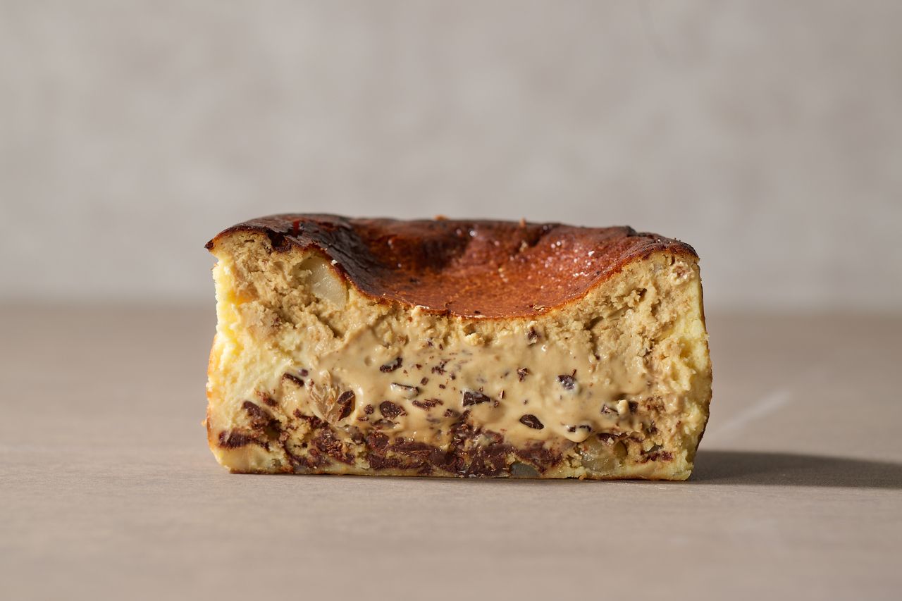 【TAKE OUT】"チョコ＆モカバスクチーズケーキ"（12月限定・数量限定）