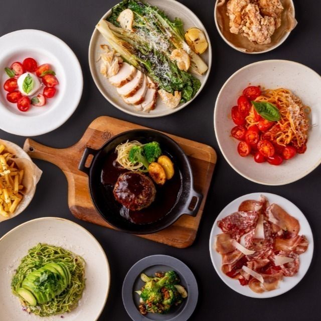 Lunch set with salad buffet, drink bar, and after-meal dessert, perfect for moms' meetings and girls' get-togethers.