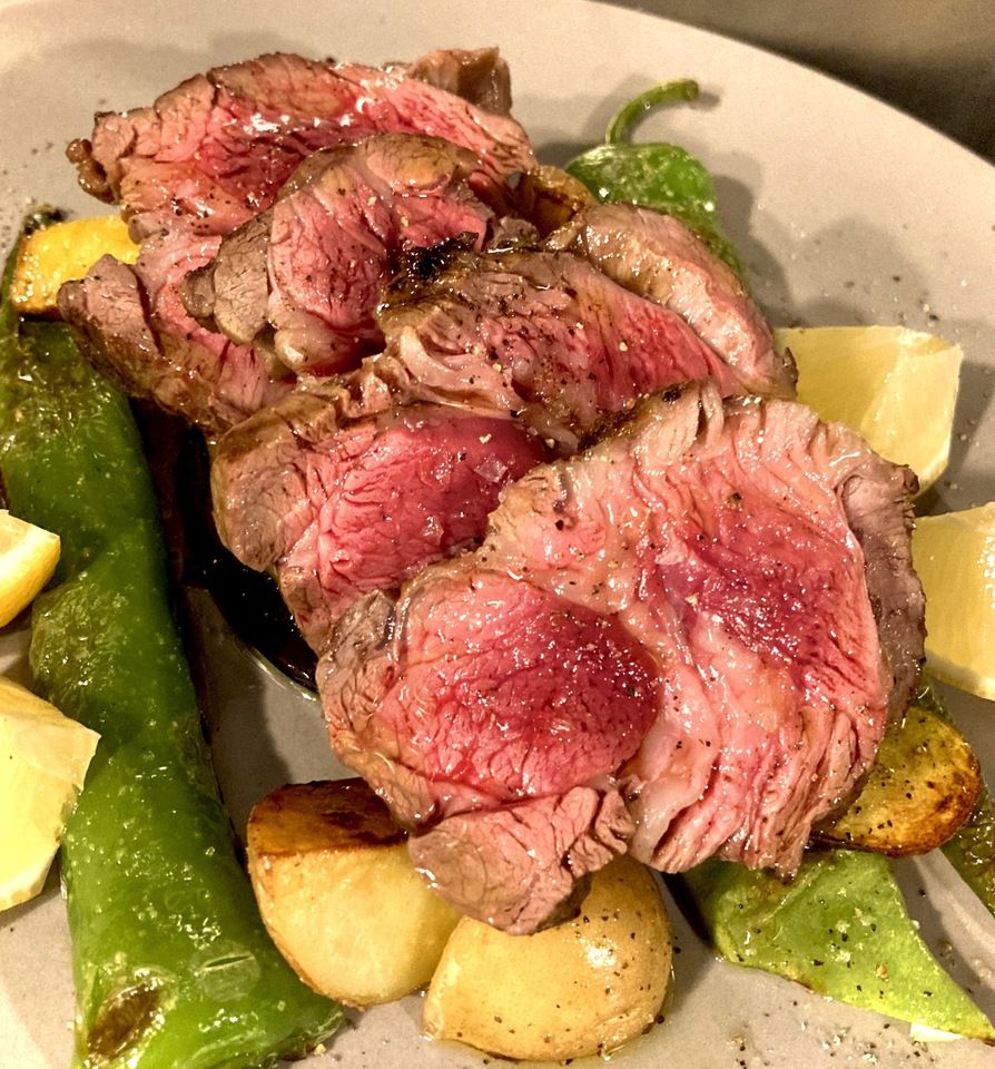 【土曜ランチ限定シェフのお任せコース】旬の食材をふんだんに使ったシェフのおすすめのコースです。4名様〜8名様までご利用頂けます。ご接待、お食事会、記念日などに是非！