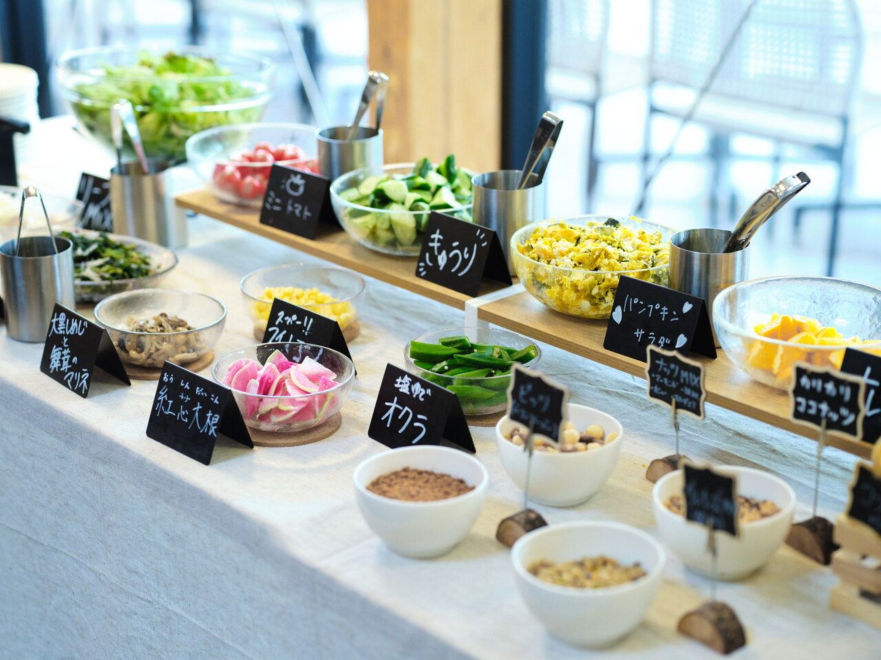 [附赠迷你巴西莓！] ] 包含沙拉自助餐、饮料吧、餐后迷你巴西莓的午餐套餐，非常适合妈妈聚会、女生聚会等。