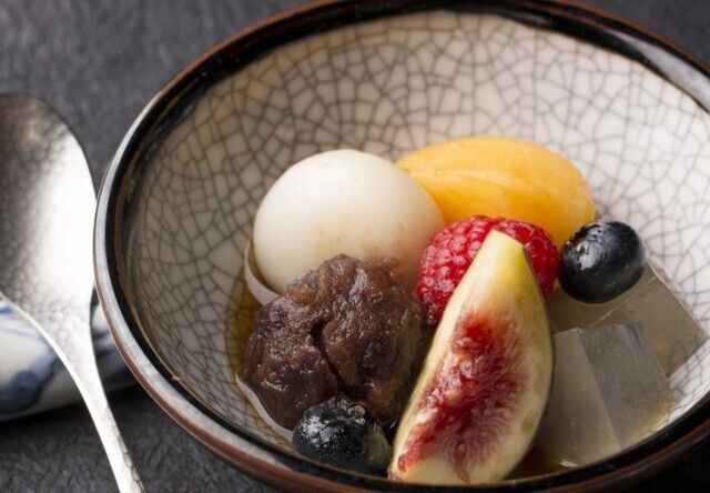 【小懐石】自家製の和菓子とお抹茶が付く昼限定のコース