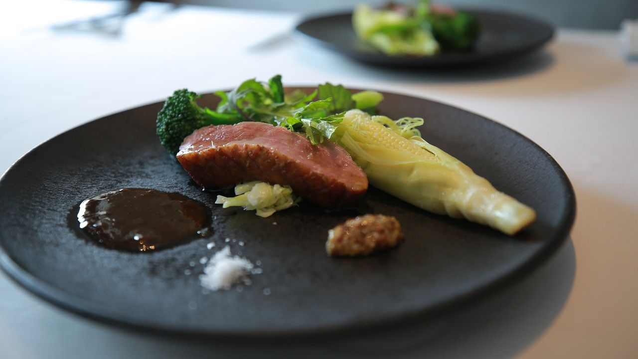 [Dinner / Choose your main course and dessert] KINOE's specialty fresh fish carpaccio and two appetizers of the day, prix fixe course of six dishes (includes bread and after-meal CAFE)