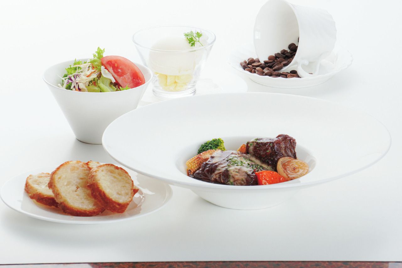 牛頬肉の赤ワイン煮込みランチ