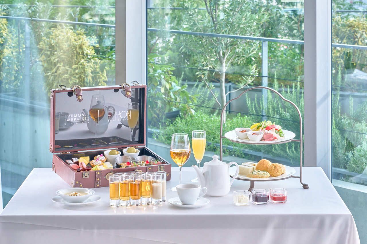 【土日祝限定アフタヌーンティー】スイーツ・オードブル・ムレスナの紅茶など食べ飲み放題！リニューアル記念割引 ¥8000→¥7200！