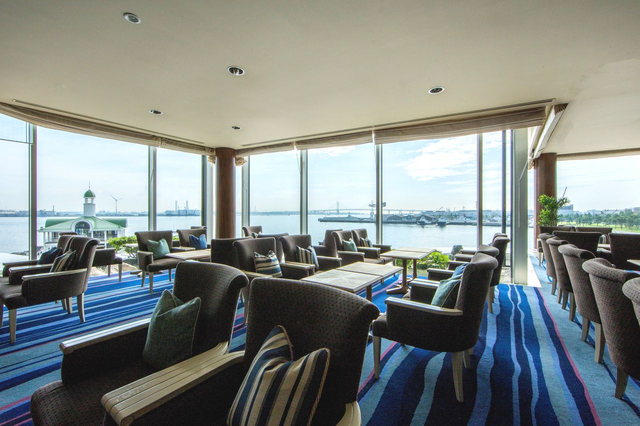 【オンライン限定/窓側席確約】いちごとルビーショコラのアフタヌーンティー＆25種のカフェフリー | 7,500円