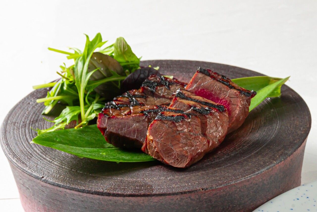 Cena — omakase de 5 platos centrado en carnes