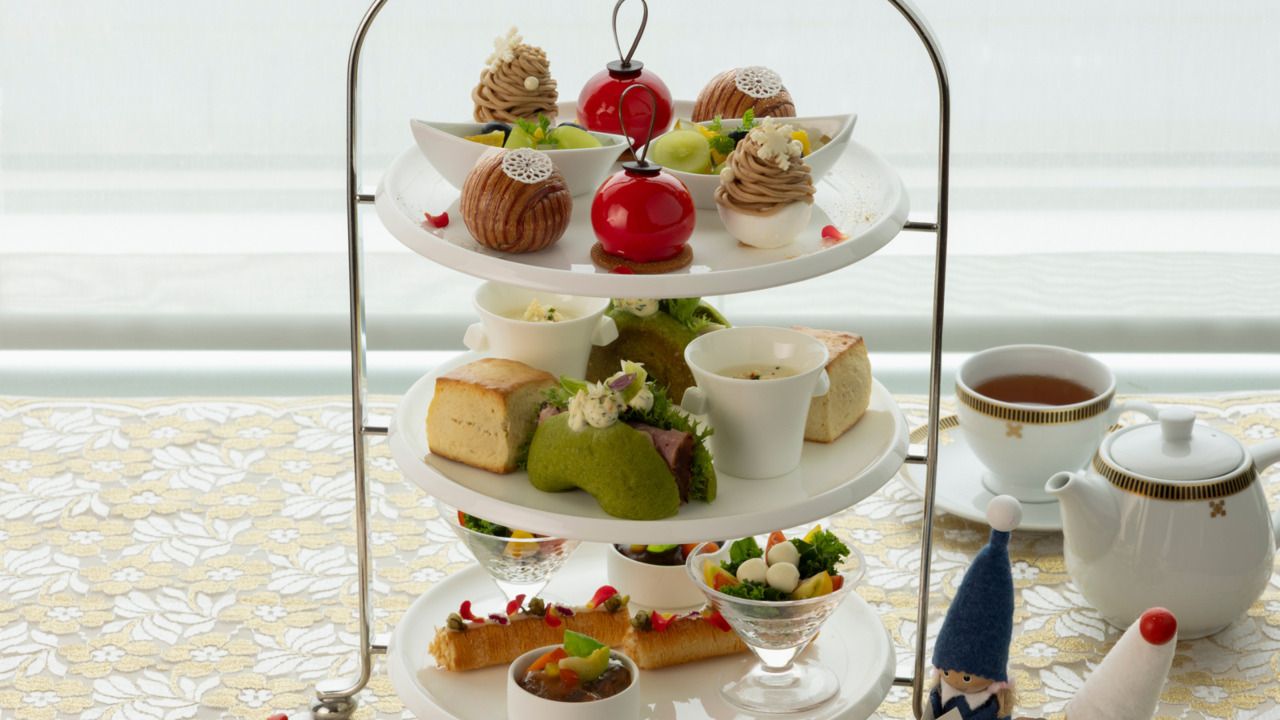 Nov 1–Jan 15 — Holiday Afternoon Tea “LUXE” 2-hour plan (seating assigned) [Weekends & holidays]
