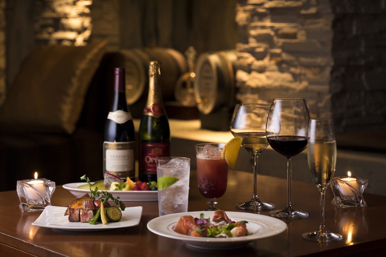 【クリスマス限定シャンパン付きフリーフロープラン】24種類から選べる2時間飲み放題付！4種のチーズピザやフルーツ盛り合わせ含む充実の全5品　日曜日