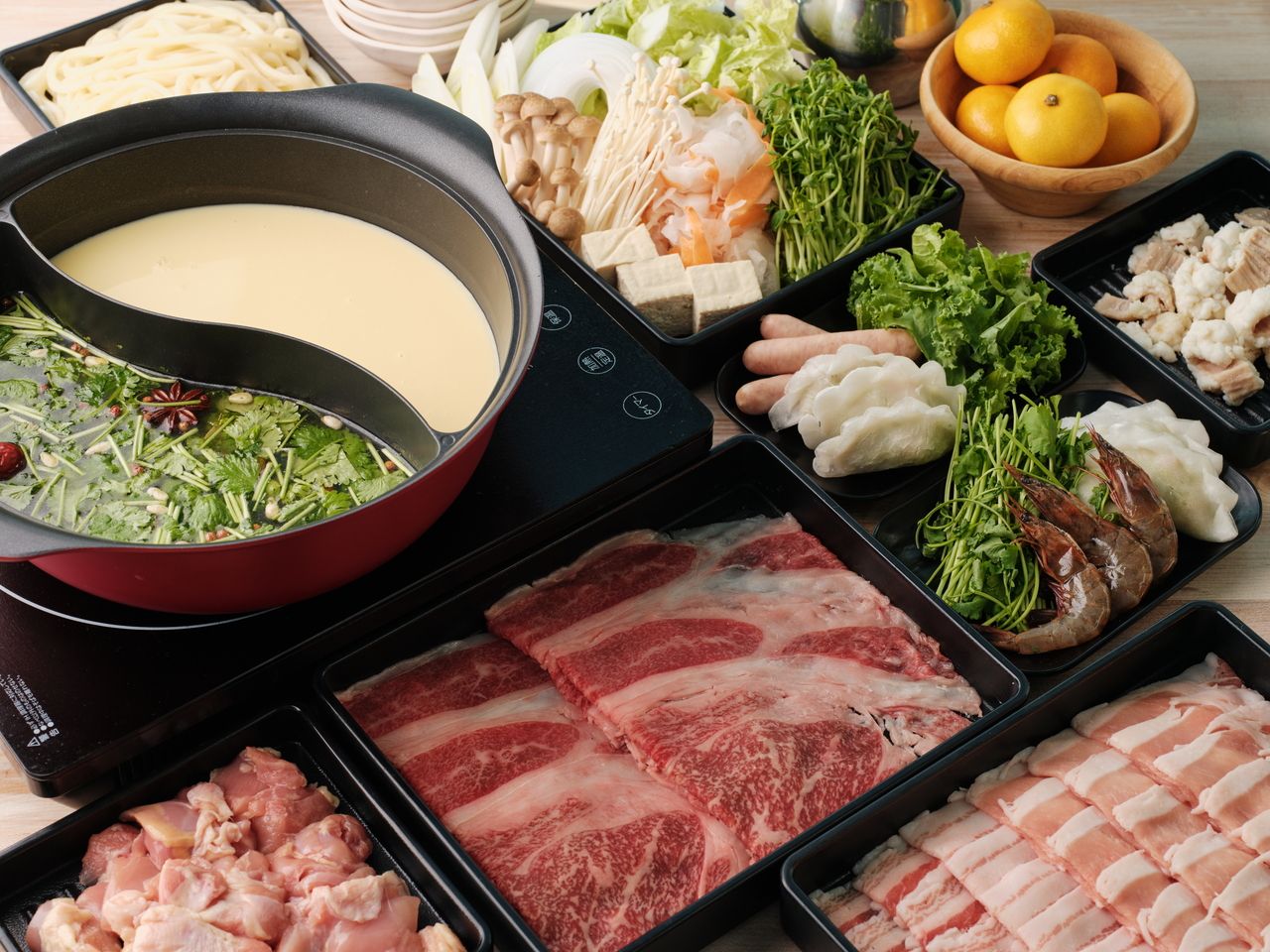 Gather around the kotatsu! ◎ Premium Kuroge Wagyu & Chami Pork & Bicchu Kogen Chicken — choice of soup shabu‑shabu hot pot (with all‑you‑can‑drink)  