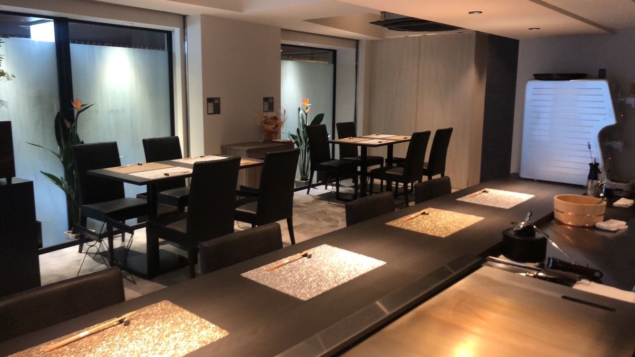 Weekend-only ★ Issetsu Lunch Course — Choice of Kuroge Wagyu sliced steak, seafood teppanyaki, or sautéed foie gras + one selectable drink (including sparkling wine) + after-meal coffee.