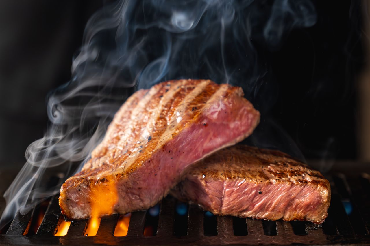 【忘年会人気No.1】黒毛和牛 “厚切り赤身ステーキ”コース〈2時間飲み放題付〉