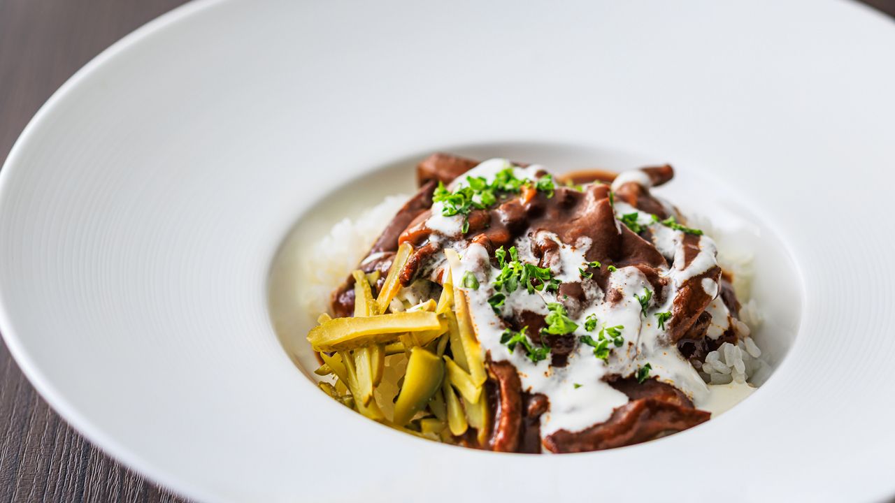 【冬のハーフブッフェ ランチ】ハッシュドビーフ　サワークリームとピクルス添え（11/01～12/18,12/26～12/29,1/5～2/24)）