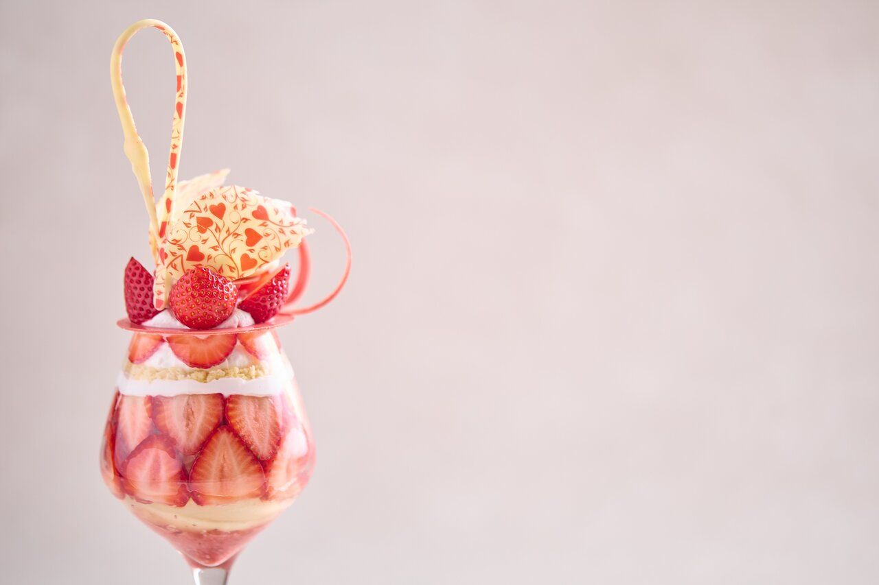 [Single Item] Swan Parfait - Amaou Strawberry