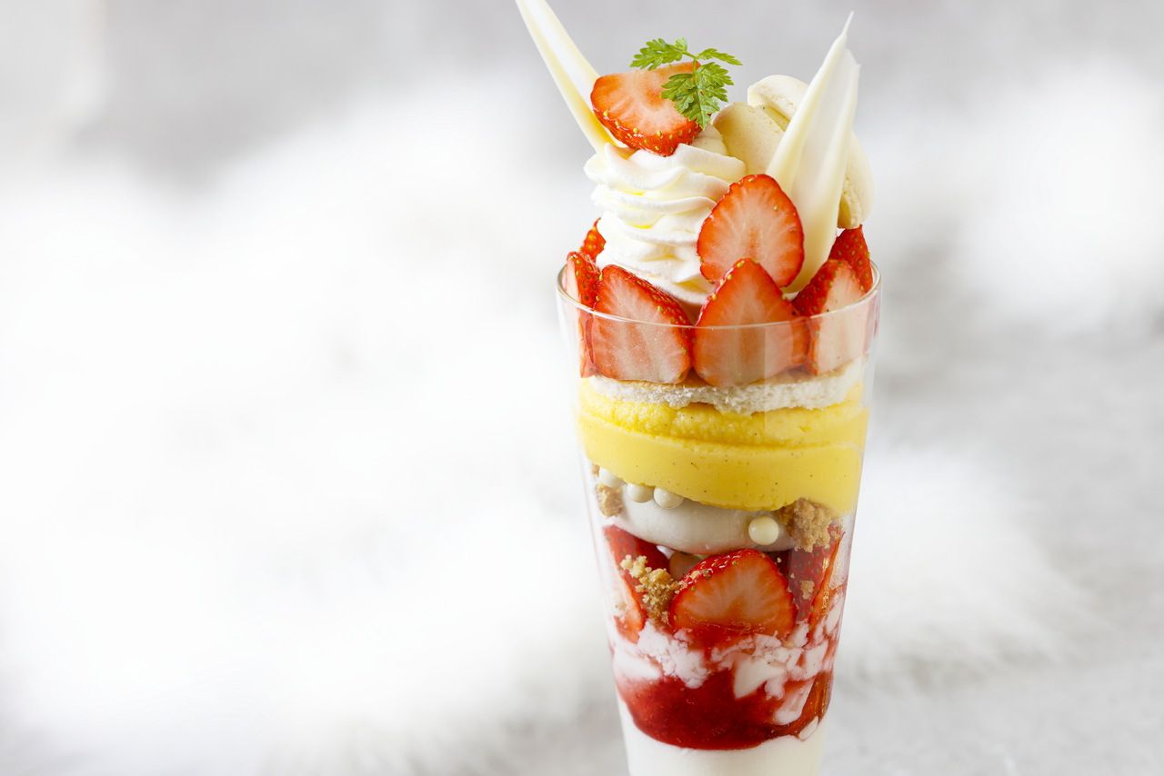  ”ホワイト＆ストロベリーパフェ”＜11-12月＞【限定10食】