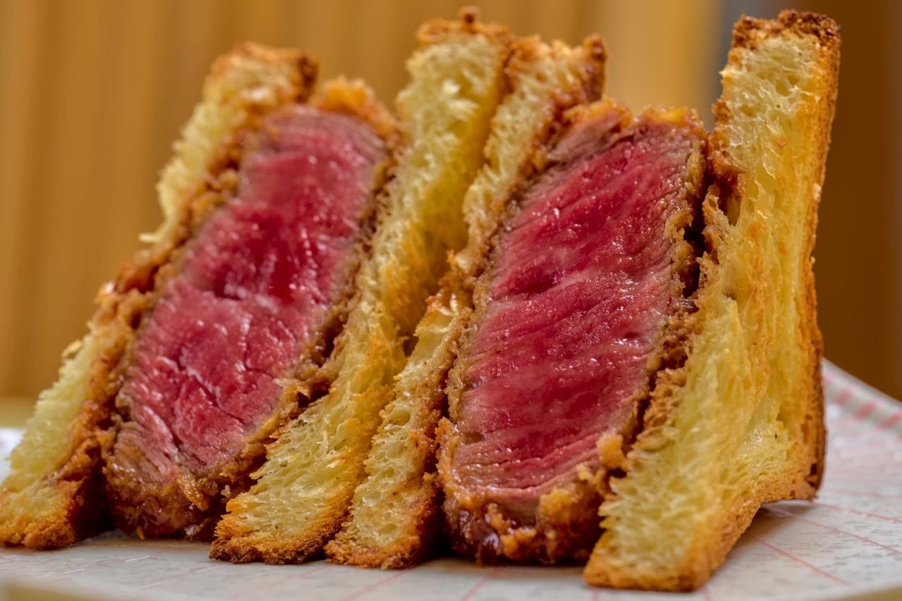 個室確約【新商品とスペシャリテコース】飲み放題付き！新商品「和牛の甘エビユッケ」、満足度満点の「厳選ヒレ肉のブリオッシュカツサンド」をご提供。