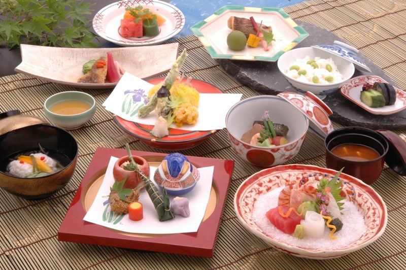 【彩　あや】季節のお会席（お吸物入り）　