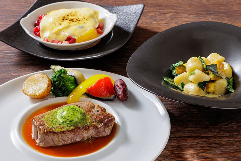 ハーフブッフェランチ 牛フィレ肉のステーキ ガーリックバターソース　【WEB予約特典有】