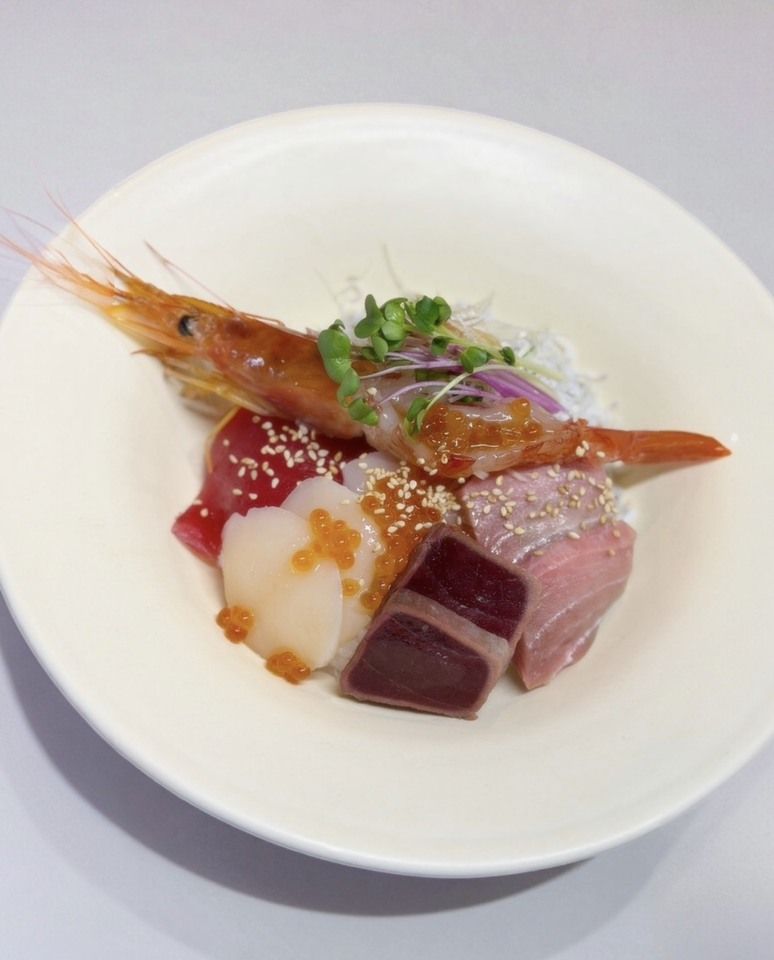 Cinco tipos de tigela de arroz com frutos do mar - escolha do chef