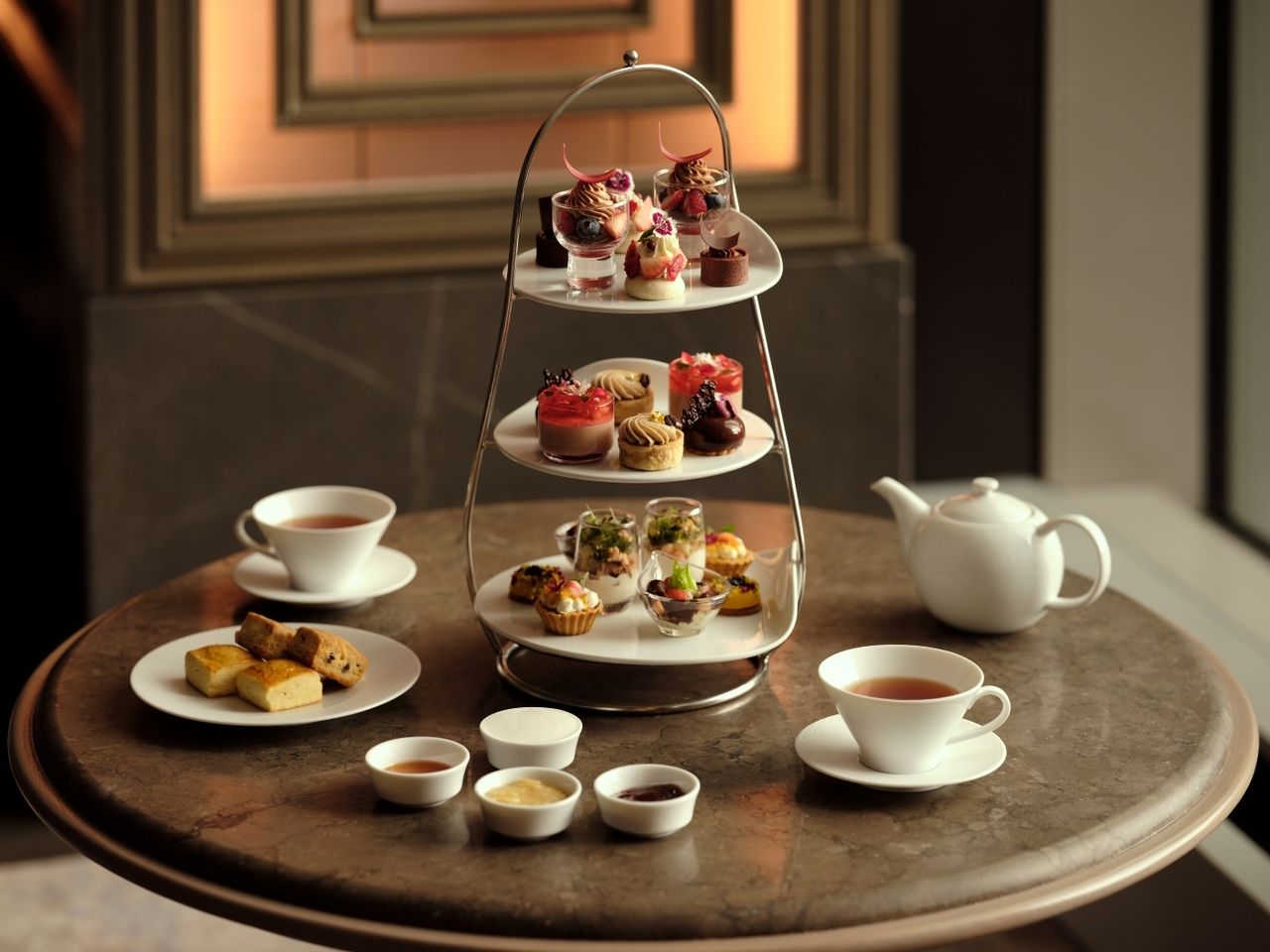 【Weekends】Chocolate & Strawberry Afternoon Tea (12/26～2/14）