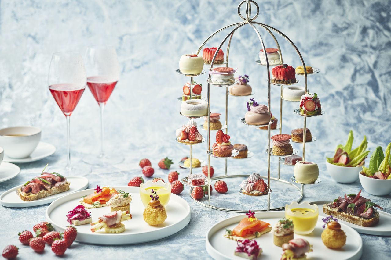 【4:00 PM】Strawberry Afternoon Tea + Free Floating Tea