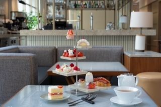 Velvet Silver World Strawberry Afternoon Tea